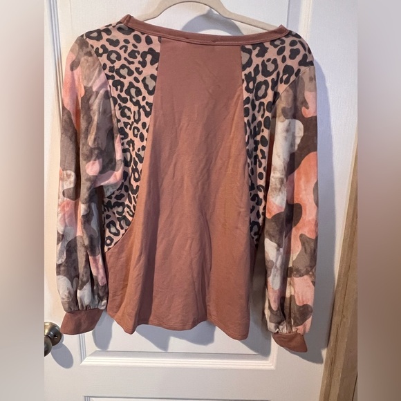 Andree by Unit size Medium multi pattern sweater. - Picture 5 of 5